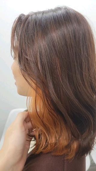 オレンジのインナーカラー
ベースも暖色系にすると馴染んでめちゃくちゃ可愛いです 