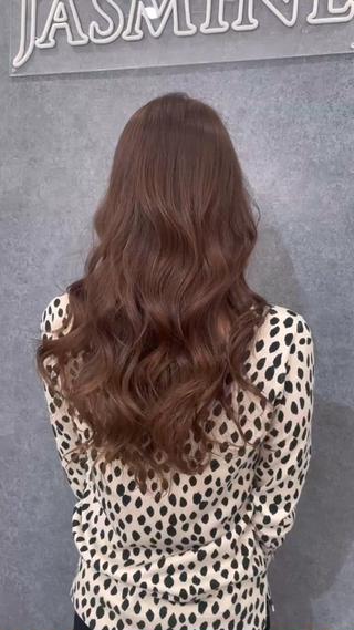 ブリーチなし今話題のショコラグレージュ
艶も透明感も出してくれるお色です 