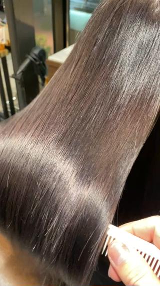 ブリーチ、縮毛矯正履歴のある髪でもここまでしなやかで柔らかく、艶のある美髪になります
※アマトラトリートメント