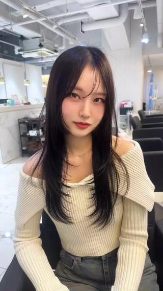 今は軽めのレイヤーカットが流行ってます。
韓国好きな方は軽めIラインレイヤーカットお勧めです！
ストレートアイロンだけで仕上がるレイヤーカットです 
