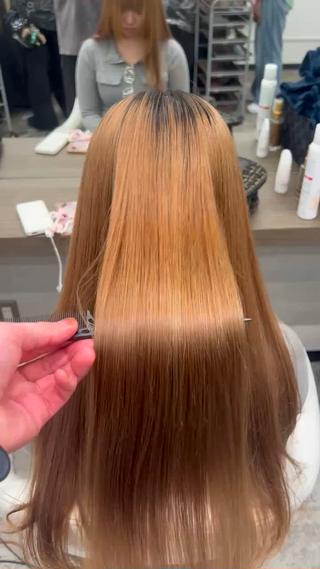 ブリーチ毛特有の「広がり・パサつき」
実は“優しい縮毛矯正”で改善できます
毎日のアイロンから解放されたい方におすすめです 