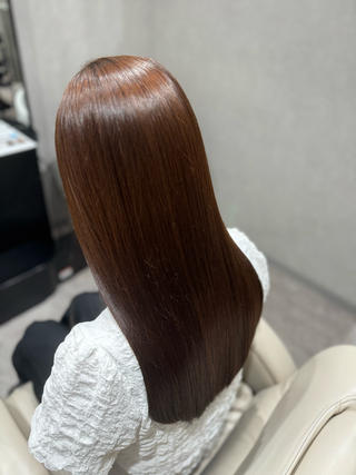 ストレートエステ（髪質改善ストレート）のビフォーアフター動画です。

 