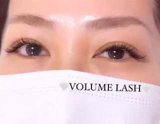 ボリュームラッシュ
1束ずつハンドメイドで作ってます 