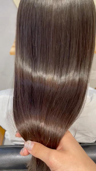 ダメージを最小限に抑えた縮毛矯正
梅雨の時期にぜひ！ 