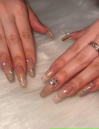 ネイル LAVISH nanamiのネイルデザイン