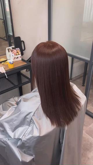 白髪染めを使わずカラー剤で明るくし白髪をぼかすカラーです