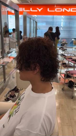 サーフカール
海上がりのサーファーのようなラフなカール感の仕上がり
少し野暮ったい感じが色気があってカッコイイ