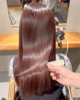 ストレートパーマでツヤツヤ 