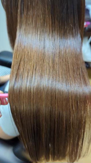 痛みの強い前髪と毛先はトリートメント重視でケアしながらしっかりかけました 