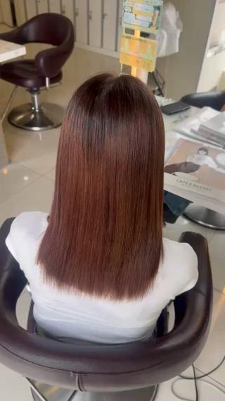 ブリーチ履歴2回で中間のうねりとパヤパヤが気になるモデルさん
髪質改善ストレートで艶さらになりました︎ 