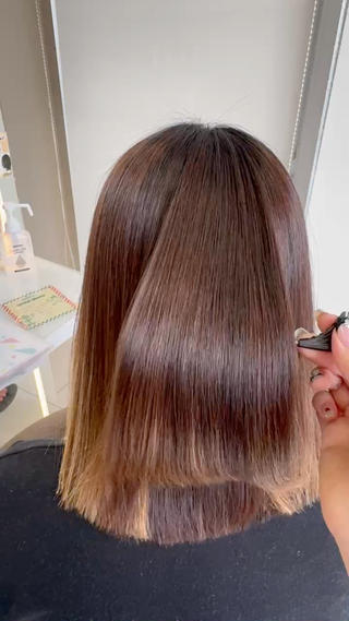 ハイライト履歴のブリーチ２回に髪質改善ストレート︎
複雑履歴でもお任せください 