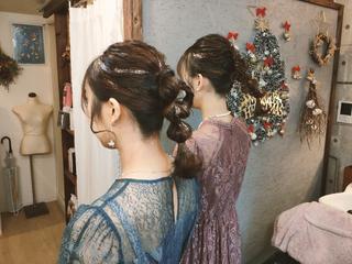 複数名でご予約可能です
おそろヘア、同じ髪型に️
まったく違う感じで、それぞれのヘアスタイルをご提供️今年人気のラメジェル
くすみカラー多数ございます

オプション
パールピン
ライトが当たるとキラキラ輝くラメジェル
今季人気アイテムです
 