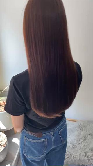 自然な縮毛矯正で、パヤパヤしたりうねったりでまとまらない髪を艶のあるサラサラヘアに
手触りも縮毛矯正する前より良くなり、触っていたい髪になれます 