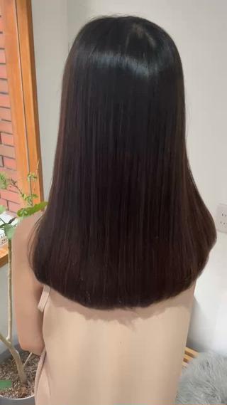 自然な縮毛矯正で、パヤパヤしたりうねったりでまとまらない髪を艶のあるサラサラヘアに
手触りも縮毛矯正する前より良くなり、触っていたい髪になれます 