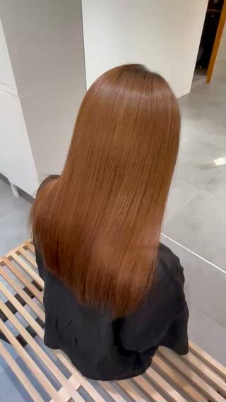 自然な縮毛矯正で、パヤパヤしたりうねったりでまとまらない髪を艶のあるサラサラヘアに
手触りも縮毛矯正する前より良くなり、触っていたい髪になれます 