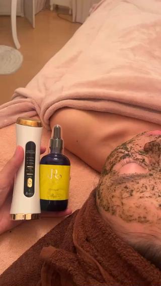 大人気メニュー

イオン導入

陶肌トリートメントでお肌の角質をOFFした後に、イオン導入でお肌に美容成分を届けます

#イオン導入
#陶器肌
#毛穴
#毛穴ケア
#ハーブピーリング
#ハーブピーリング上尾
#陶肌トリートメント
#陶肌トリートメント上尾 