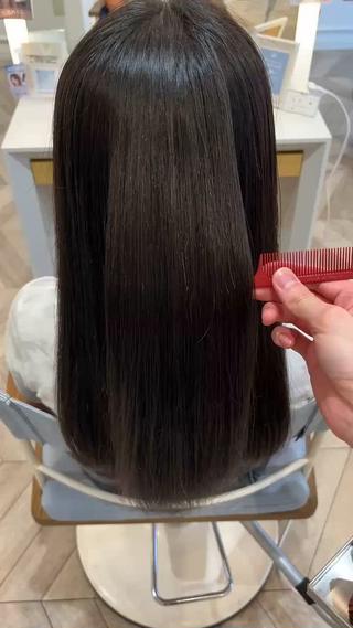 セミロング パーマ 顔周りレイヤー／ 似合わせ／古津遼平のヘアスタイル