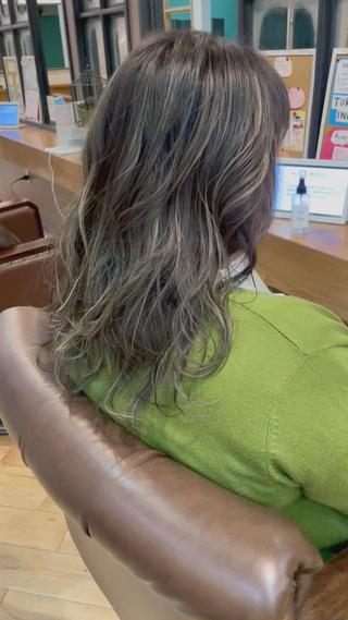 コントラストハイライト
ハイライトの幅は似合わせだったり、
好みで調整できます　

今回は40代ということもありやや細めにとって
馴染む感じにしつつ目立たせる仕上がりです 