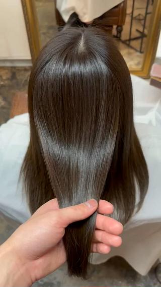 赤みを抑えたブラウンカラー
伸びてきてもプリンに見えにくいようなグラデーション 