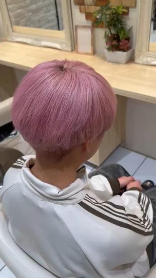 ショート Notoミルクティー グレージュカラーのヘアスタイル