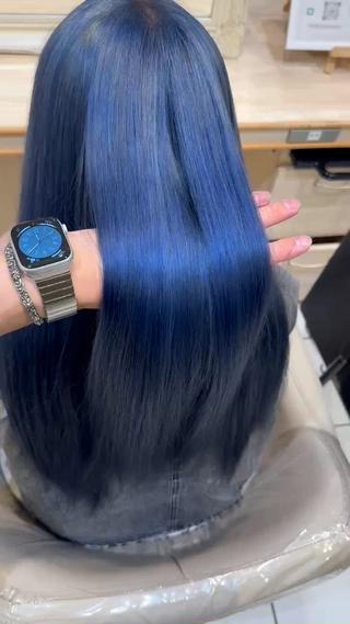 ロング Notoミルクティー グレージュカラーのヘアスタイル