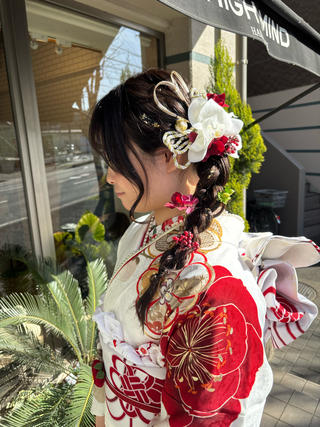 成人式ヘアアレンジ
ヘアアレンジご希望の方はお店にお電話ください。