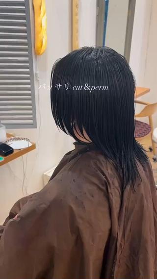 ニュアンスパーマ

バッサリcut＆perm

大人ニュアンスパーマスタイル♪♪

スタイリングも楽になります️
スタイリング剤はバームがおすすめです

ご予約お待ちしております(*^^*) 