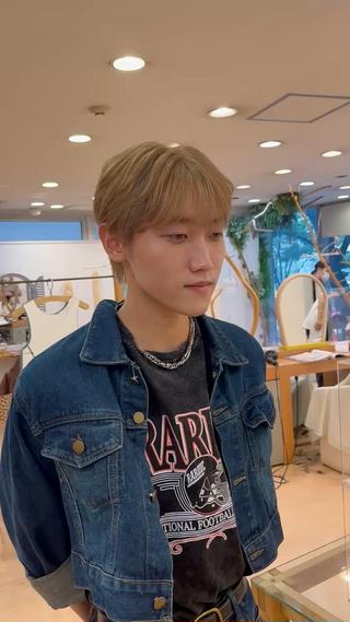 シースルーマッシュ×ベージュカラー

韓国風ヘアスタイル人気です

1人1人カウセリングをしっかりさせていただき、
お客様の雰囲気に似合わせます️

御不明な事があればぜひ質問してください

ご予約お待ちしております(*^^*) 