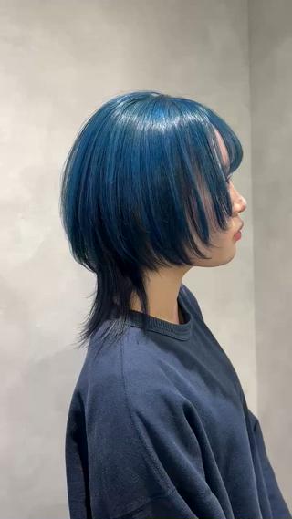 アクアブルー
インナーは暗めのネイビーカラーです 