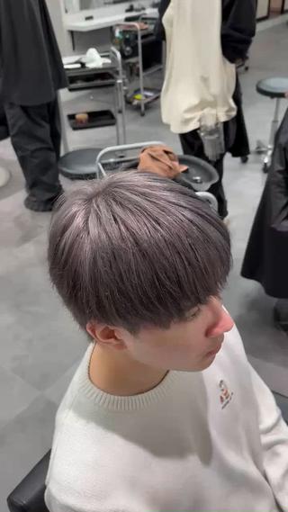 ブリーチ一回で作る暗めのシルバーグレーカラーです 