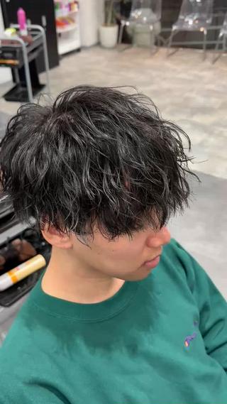 ツイストスパイラル少し強め！

特殊パーマ等のプラス料金は無しです！！ 