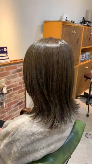 ミディアム 越冨 晃平のヘアスタイル