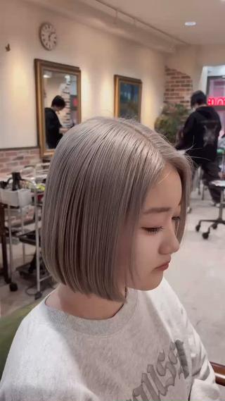 ショート カラー 越冨晃平 レイヤー/顔周り特化のヘアスタイル