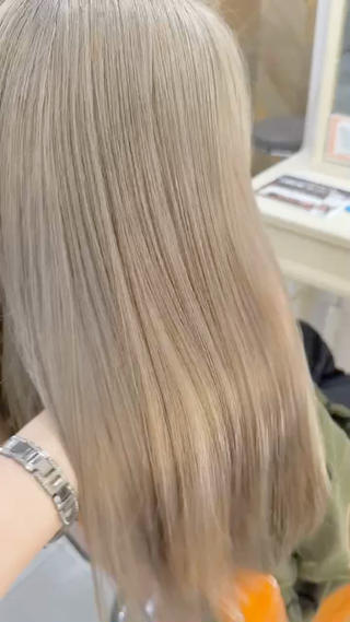 赤味を残さないミルクティーカラー
細かいお色味のご相談お待ちしております 