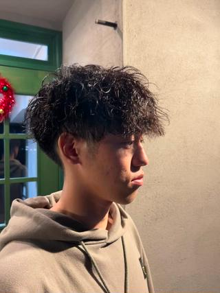 メンズパーマ　波巻き

@flowcloud_shion
南海泉大津駅から徒歩3分
駐車場完備

#泉大津#美容室#メンズカット#メンズパーマ
#ヘアカタログ#短髪#センターパート#マッシュ#刈り上げ#フェード#ハイトーン#ツイストパーマ#スパイラルパーマ#ツイスパ#メンズ大人ヘア#簡単スタイリング#泉大津美容室#和泉美容室#高石美容室#岸和田美容室
 