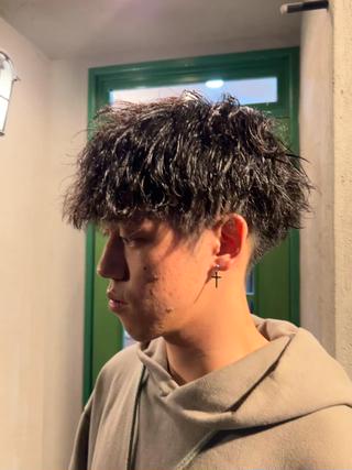 メンズパーマ　波巻き
@flowcloud_shion
南海泉大津駅から徒歩3分
駐車場完備

#泉大津#美容室#メンズカット#メンズパーマ
#ヘアカタログ#短髪#センターパート#マッシュ#刈り上げ#フェード#ハイトーン#ツイストパーマ#スパイラルパーマ#ツイスパ#メンズ大人ヘア#簡単スタイリング#泉大津美容室#和泉美容室#高石美容室#岸和田美容室
 