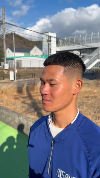 癖毛を活かしたハイフェードのクロップスタイルです！ 