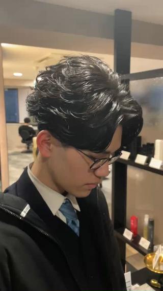 【メンズパーマ】

ケアパーマによりダメージを最小限に

抑えることで質感を向上し同時に髪の耐久性も

高めるので継続してパーマをかけることが可能です！

またご自宅での再現性が高く、明日からのセットが

時短になりオシャレで周りと差がつくカッコいい

メンズパーマスタイルをご提案します！




【ケアパーマ特徴】

︎低ダメージ
︎髪の耐久性UP
︎驚きの質感
︎パーマが長持ちしてセットしやすい
︎根本から毛先まで均一にカール感が出る
︎髪に必要な栄養を補給できる
︎頭皮の負担が少ない
︎髪質的にパーマがかかりづらい方も
　かかりやすくなる


ケアパーマ＋2200 
