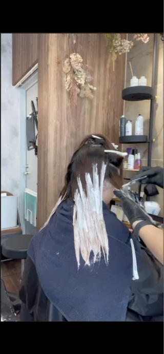 セミロング カラー Lull (シェアサロンReco VIProom)所属・Lull1人美容室 バレイヤージュのヘアスタイル