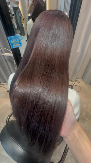 ブリーチ1回でラベンダーベージュ。

色落ちが金髪にならずやわらかいベージュにおちます。 