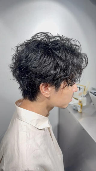 メンズ 表参道フェザーパーマ ニュアンスパーマのヘアスタイル