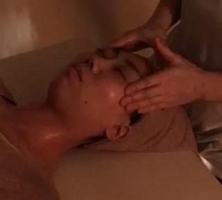 フェイシャルマッサージ 