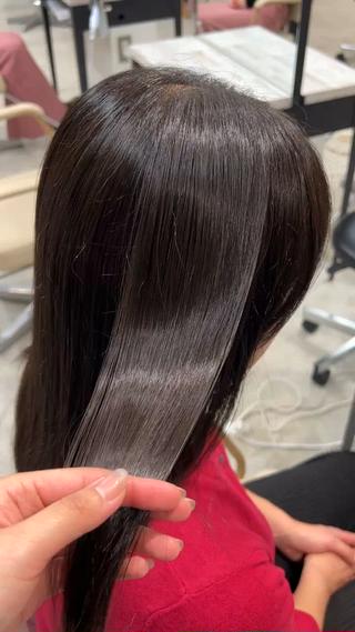 【カラー＋Aujuaトリートメント】
赤みの少ないオリーブカラー
Aujua 4step treatmentで毛髪の内部から補修してサラツヤに
 