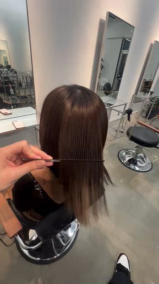 毛先にブリーチ毛が残っていますが栄養を髪の毛に詰め込んでツヤツヤに仕上げました！ 