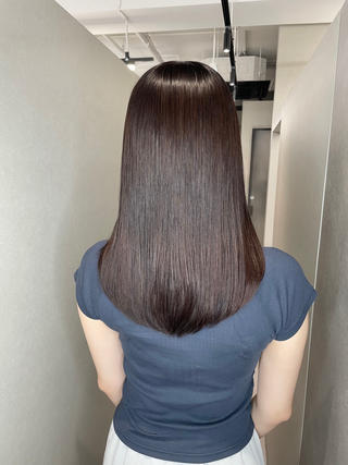 「触れたくなる、絹のような髪へ。」
「触れた瞬間に感じる、驚くほどのツヤと柔らかさ。
髪本来の美しさを引き出し、毎日が感動に変わる仕上がりを体験しませんか？
思わず触れたくなるサラサラな手触りと、光をまとったような輝きで、あなたの髪に新しいストーリーを。」

GLT髪質改善カラーは、透明感のあるツヤ髪を実現する新しいカラー技術です
GLT髪質改善カラーの特徴
1.ガラスのような透明感とツヤ
2.髪質改善効果
3.複数のトーンが混ざったような色味
4.ダメージを抑えたカラーリング
5.持続力が高い
GLT髪質改善カラーは、特にツヤ感・透明感を求める人や、ダメージレスに髪を染めたい人に大人気です。 