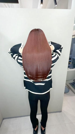 「触れたくなる、絹のような髪へ。」
「触れた瞬間に感じる、驚くほどのツヤと柔らかさ。
髪本来の美しさを引き出し、毎日が感動に変わる仕上がりを体験しませんか？
思わず触れたくなるサラサラな手触りと、光をまとったような輝きで、あなたの髪に新しいストーリーを。」

GLT髪質改善カラーは、透明感のあるツヤ髪を実現する新しいカラー技術です
GLT髪質改善カラーの特徴
1.ガラスのような透明感とツヤ
2.髪質改善効果
3.複数のトーンが混ざったような色味
4.ダメージを抑えたカラーリング
5.持続力が高い
GLT髪質改善カラーは、特にツヤ感・透明感を求める人や、ダメージレスに髪を染めたい人に大人気です。 