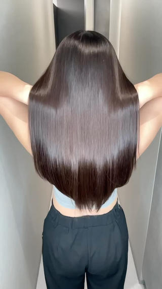 福岡で唯一
【従来のトリートメントでは叶わなかった手触りへ】
GLT髪質改善カラー
ダメージを最小限に抑えながら、髪の内部から補修。  
艶・透明感・まとまりを同時に叶える新しいカラーです。  

「繰り返すカラーで髪がパサつく…」  
「縮毛矯正まではしたくないけど、まとまりが欲しい」  
そんな方におすすめです  

ぜひ一度体感してみてください！  
ご予約はミニモからお待ちしております 