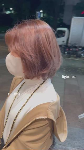 ハイライト履歴にミルクティーベージュをon

ワンブリーチやハイライトのブリーチ履歴や、ベースが9トーンくらい明るいとワンカラーで可能な色味です 