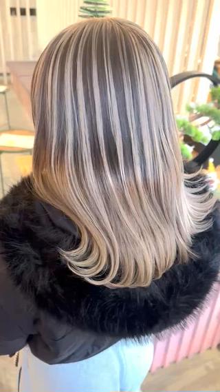 セミロング カラー REVE by figaro所属・福井 珠乃のヘアスタイル