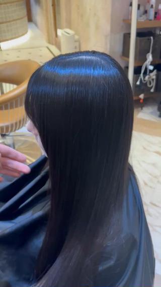 圧倒的艶髪
縮毛矯正で叶える艶髪
薬などにもこだわって調合してますので
ダメージを抑えながら綺麗になります 